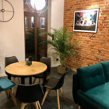 Stylowy Apartament Tuz Przy Rynku Ostrow Wielkopolski Exterior photo